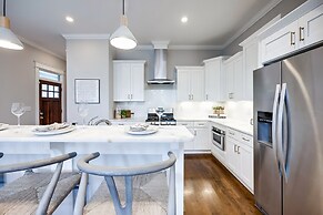 City Views Pool Hot Tub Mini Golf