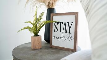 City Views Pool Hot Tub Mini Golf