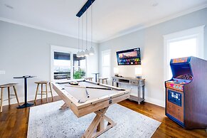 City Views Pool Hot Tub Mini Golf