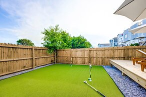 City Views Pool Hot Tub Mini Golf