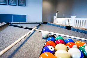 City Views Pool Hot Tub Mini Golf