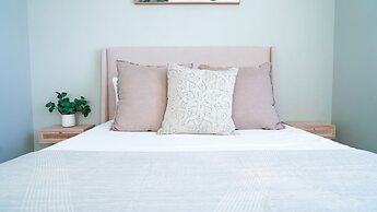 City Views Pool Hot Tub Mini Golf