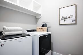 City Views Pool Hot Tub Mini Golf