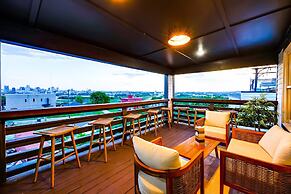 City Views Pool Hot Tub Mini Golf