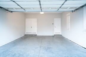 City Views Pool Hot Tub Mini Golf