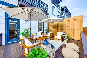 City Views Pool Hot Tub Mini Golf