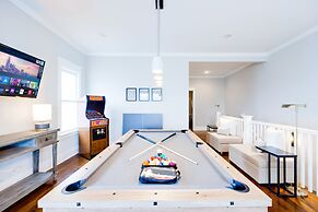 City Views Pool Hot Tub Mini Golf