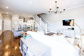 City Views Pool Hot Tub Mini Golf