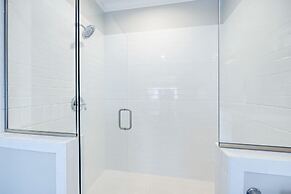 City Views Pool Hot Tub Mini Golf