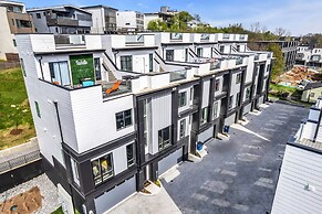 Taylor Swift Themed Rooftops Hot Tub Views