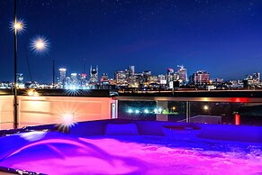 Taylor Swift Themed Rooftops Hot Tub Views