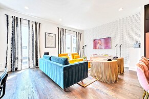 Taylor Swift Themed Rooftops Hot Tub Views