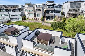 Taylor Swift Themed Rooftops Hot Tub Views