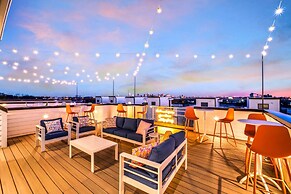 Taylor Swift Themed Rooftops Hot Tub Views