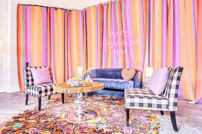 Taylor Swift Themed Rooftops Hot Tub Views