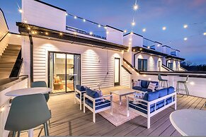 Taylor Swift Themed Rooftops Hot Tub Views