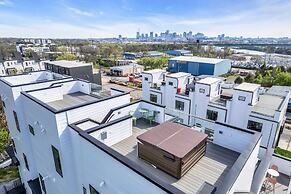 Taylor Swift Themed Rooftops Hot Tub Views