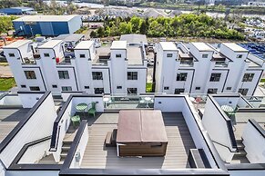 Taylor Swift Themed Rooftops Hot Tub Views