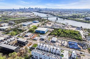 Taylor Swift Themed Rooftops Hot Tub Views