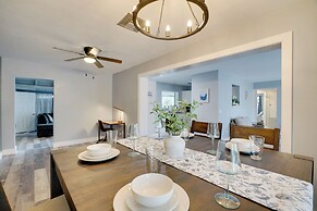 < 1 Mi to Beach: Canal-front Cape Coral Escape!