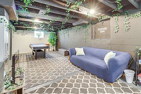 Game Room & Fire Pit: West Mifflin Home!