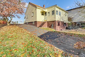 Game Room & Fire Pit: West Mifflin Home!