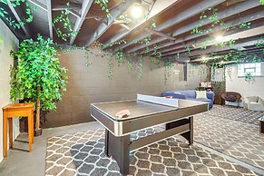 Game Room & Fire Pit: West Mifflin Home!