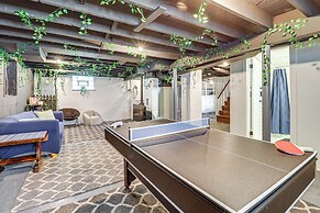 Game Room & Fire Pit: West Mifflin Home!