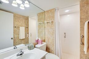 Walk to Coast: Condo in Daytona Beach Shores!