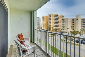 Walk to Coast: Condo in Daytona Beach Shores!