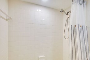 Walk to Coast: Condo in Daytona Beach Shores!