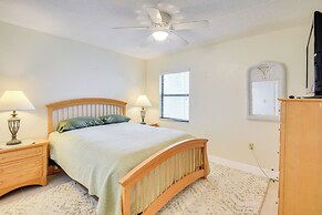 Walk to Coast: Condo in Daytona Beach Shores!