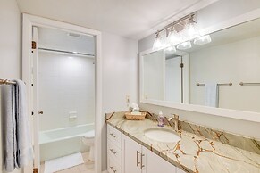 Walk to Coast: Condo in Daytona Beach Shores!