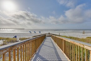 Beachfront Navarre Condo w/ Balcony, Walk to Ocean