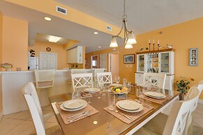 Beachfront Navarre Condo w/ Balcony, Walk to Ocean