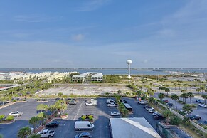 Beachfront Navarre Condo w/ Balcony, Walk to Ocean