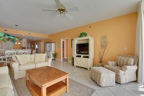 Beachfront Navarre Condo w/ Balcony, Walk to Ocean