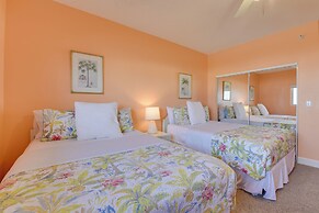 Beachfront Navarre Condo w/ Balcony, Walk to Ocean