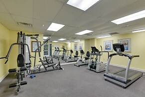 Beachfront Navarre Condo w/ Balcony, Walk to Ocean