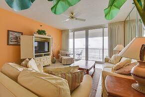Beachfront Navarre Condo w/ Balcony, Walk to Ocean