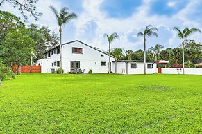1 Mi to Boat Ramp: 'the Islander' Home w/ Yard