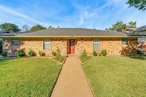 Family Home w/ Patio in Irving: Pets Welcome!