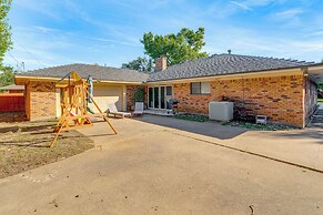 Family Home w/ Patio in Irving: Pets Welcome!