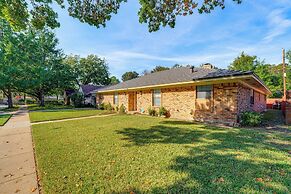Family Home w/ Patio in Irving: Pets Welcome!