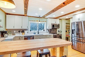 10 Mi to Skiing: Historic Farmhouse in Maine!