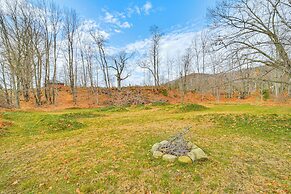 10 Mi to Skiing: Historic Farmhouse in Maine!