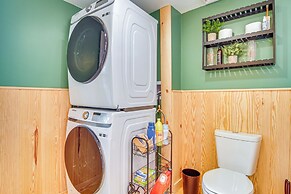 10 Mi to Skiing: Historic Farmhouse in Maine!