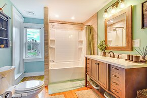 10 Mi to Skiing: Historic Farmhouse in Maine!