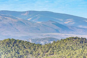 Near Skiing: Mtn-view Getaway in Eagle!