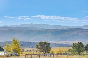 Near Skiing: Mtn-view Getaway in Eagle!